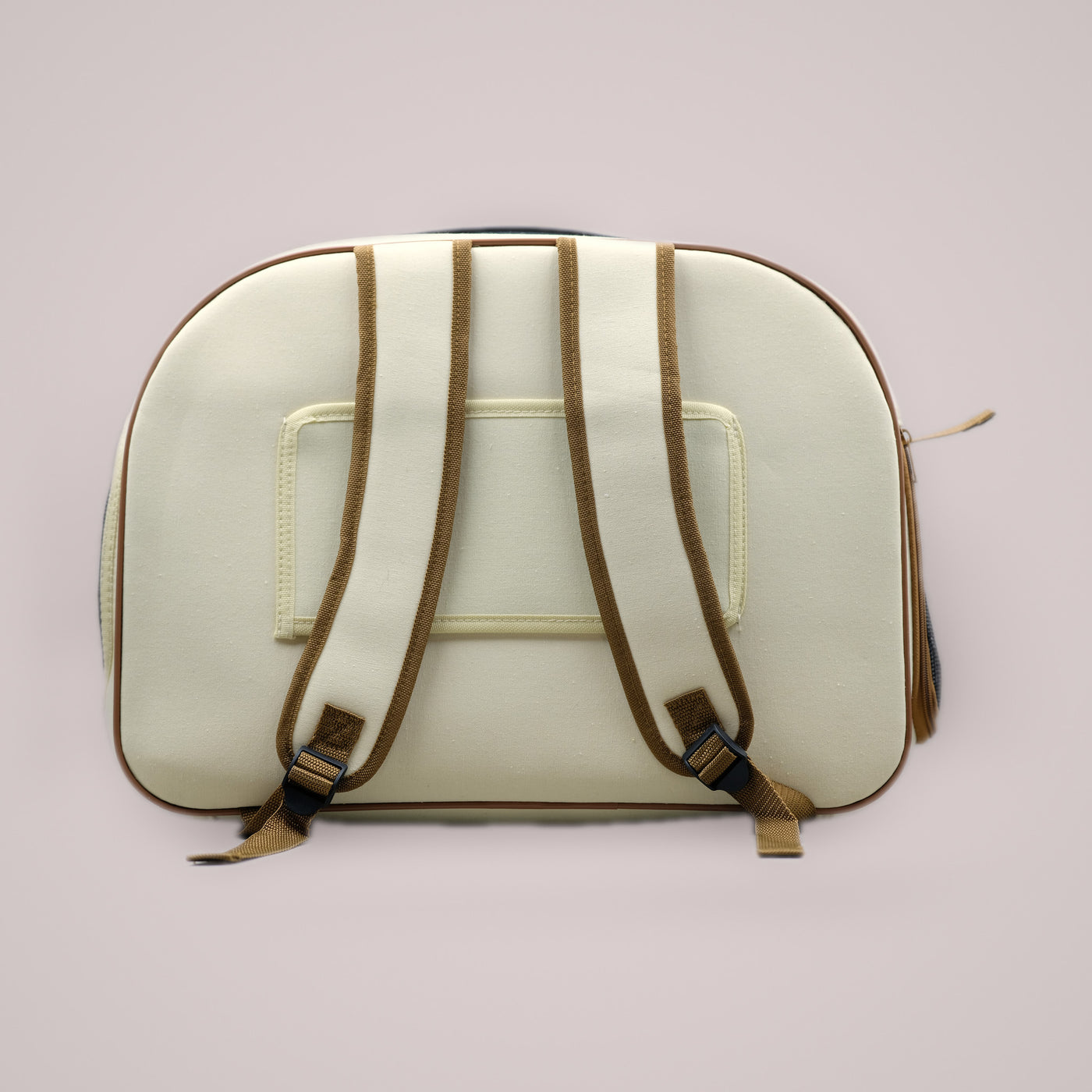 Twin adjustable shoulder straps on the back of the Holmere cat carrier