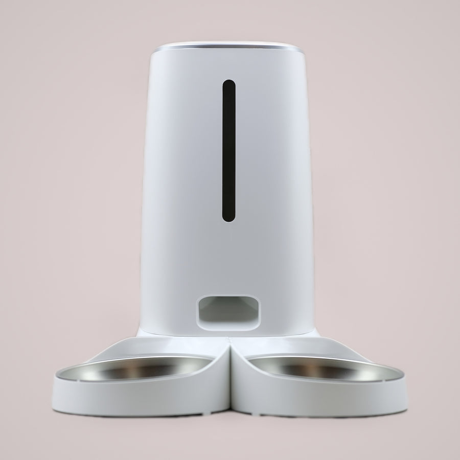 Holmere automatic cat feeder — straight-on front, 4 litre hopper over twin stainless bowls